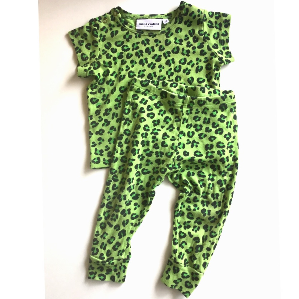 •Mini Rodini leopard two-piece pants and tee•